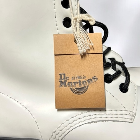 🌻NEW w/tags Dr. Martens White Combat Boots – Classic Doc Martens Style Size 6 - Picture 4 of 11